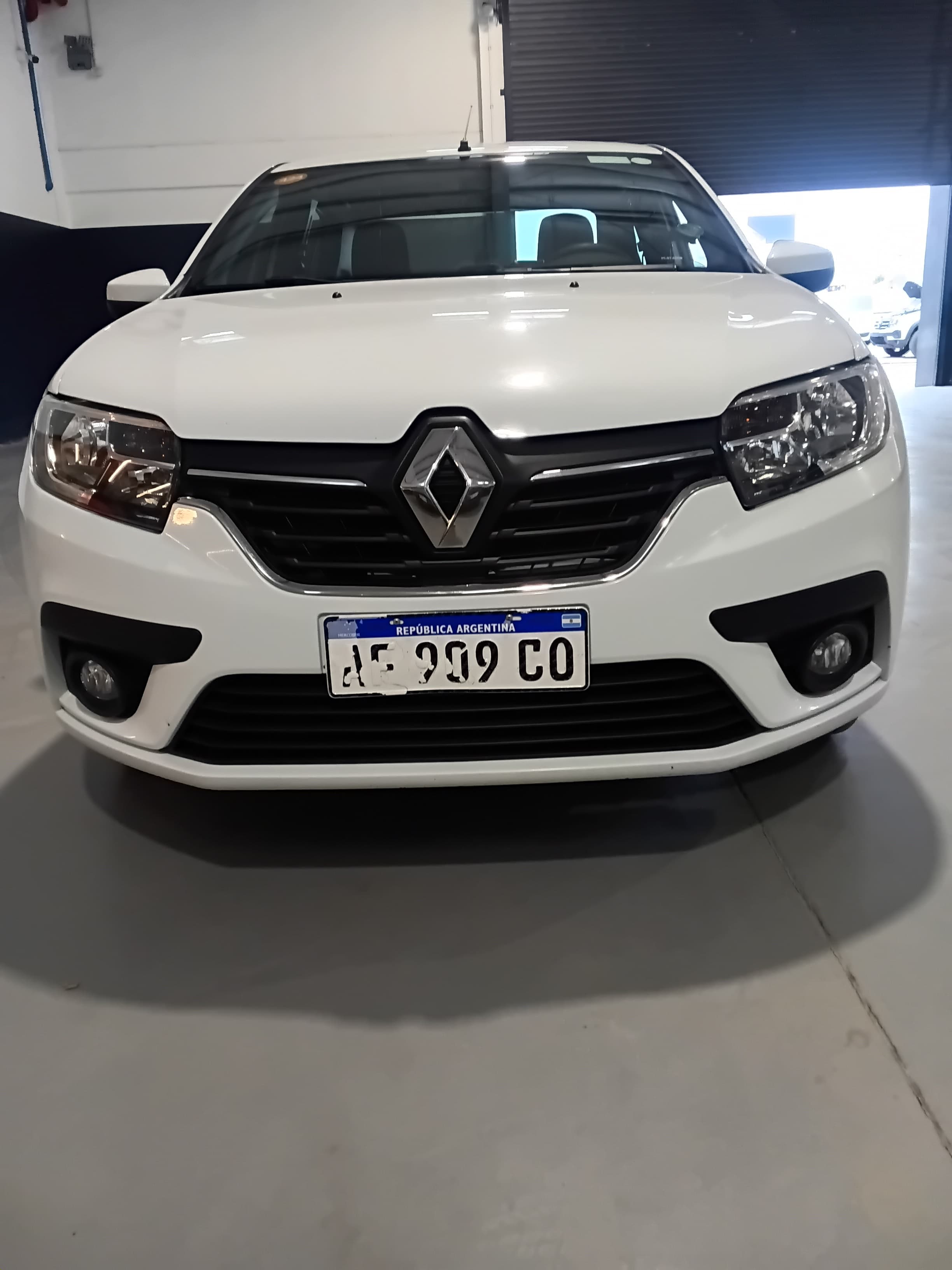 Renault Logan 2023