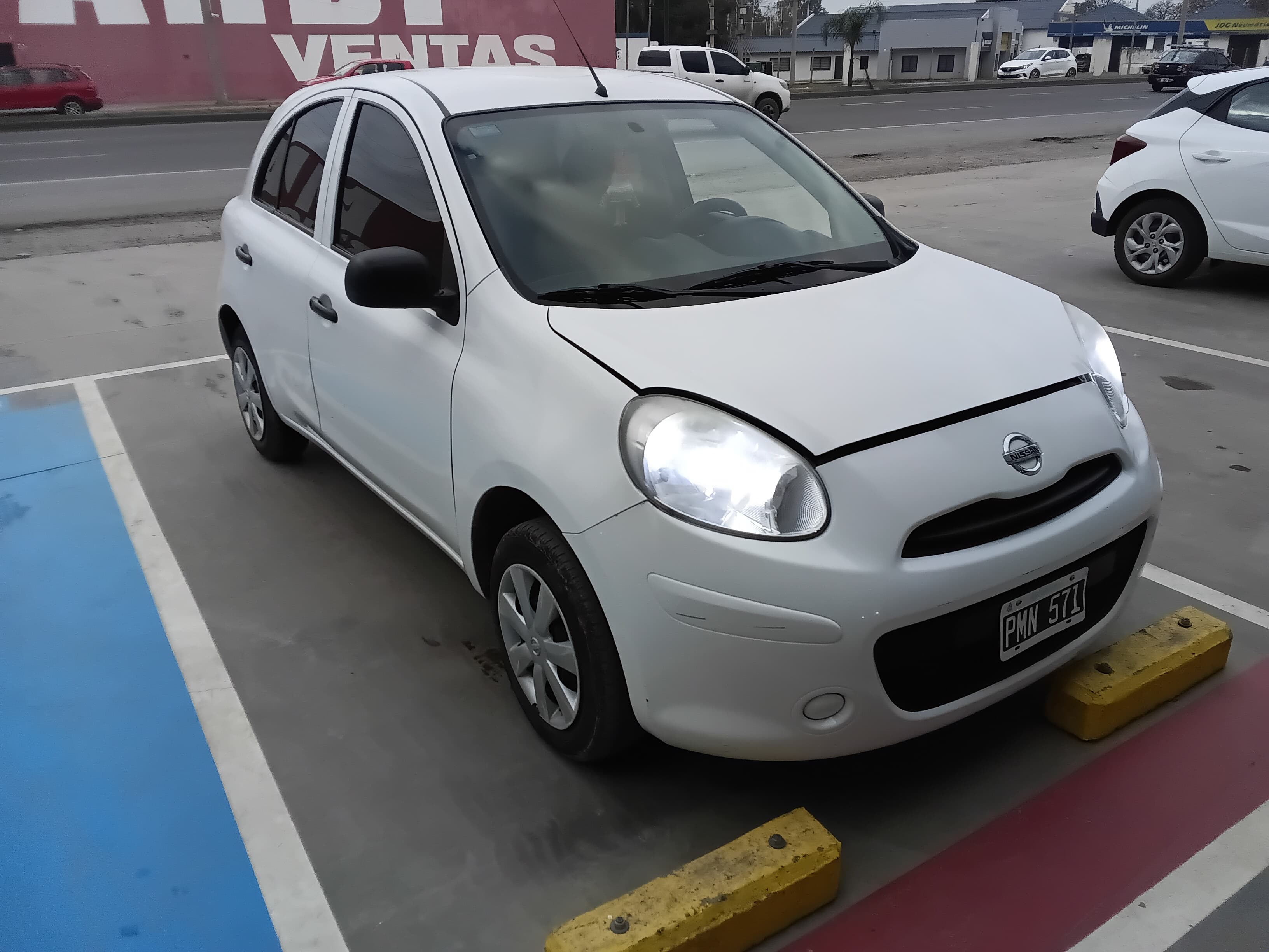 Nissan March 2016