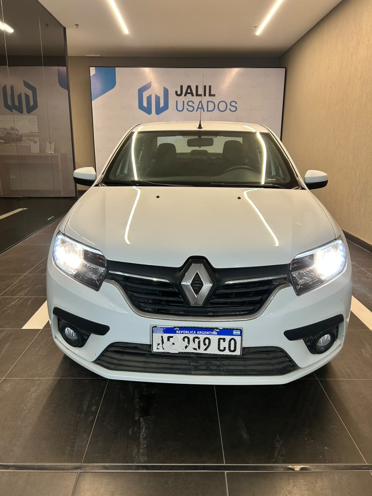 Renault Logan 2023